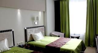 Гостиница Бизнес Отель Абникум Новосибирск Двухместный номер бизнес-класса с 2 отдельными кроватями-1